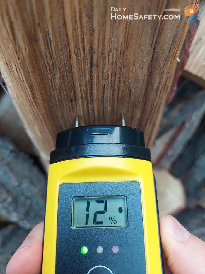 Measuring wood moisture content with meter