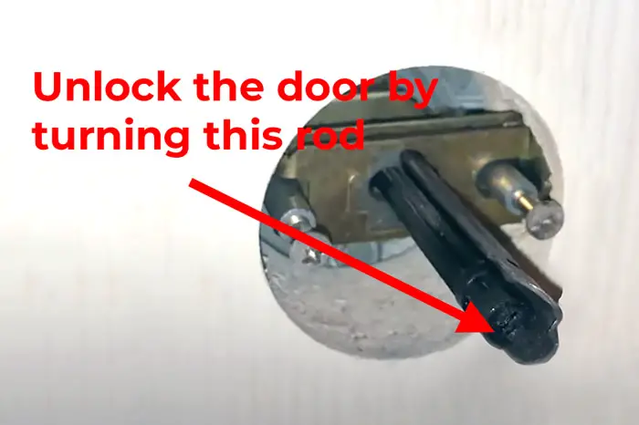 Removing the outside locked knob